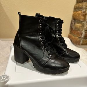 Grunge goth lace up combat boots